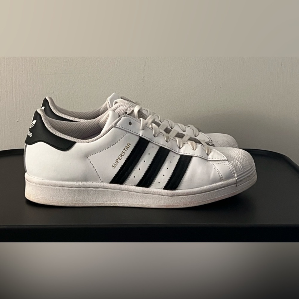 adidas superstar / size 9.5 / men casual shoes
